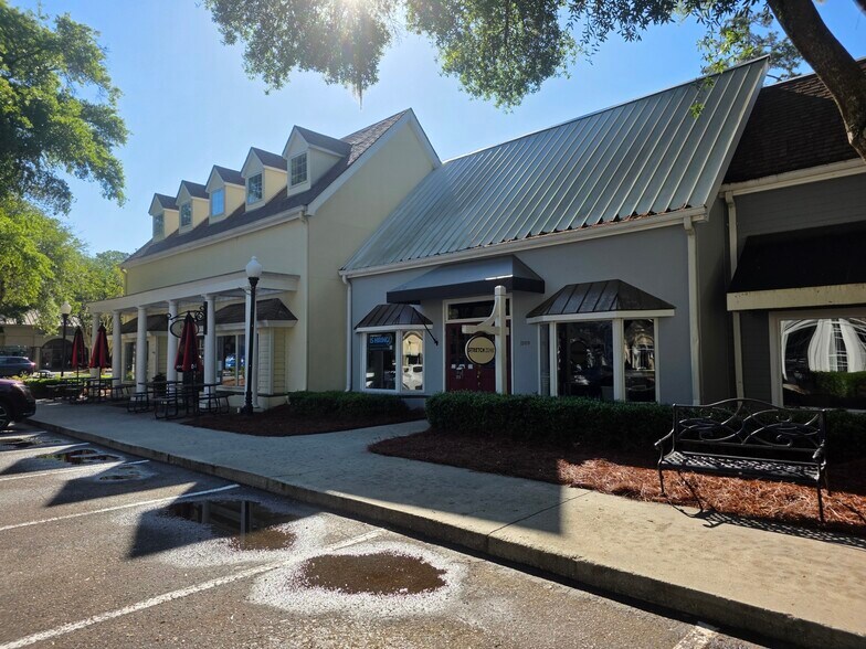 More Photos Of 1509 Main St, Hilton Head Island Storefront For Lease