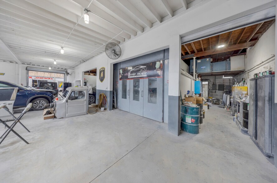 More Photos Of 1025 E 45th St, Hialeah Auto Salvage Facility For Sale