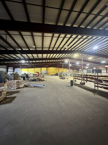 More Photos Of 1301 Industrial Park Rd, Mountain Grove Warehouse For Lease