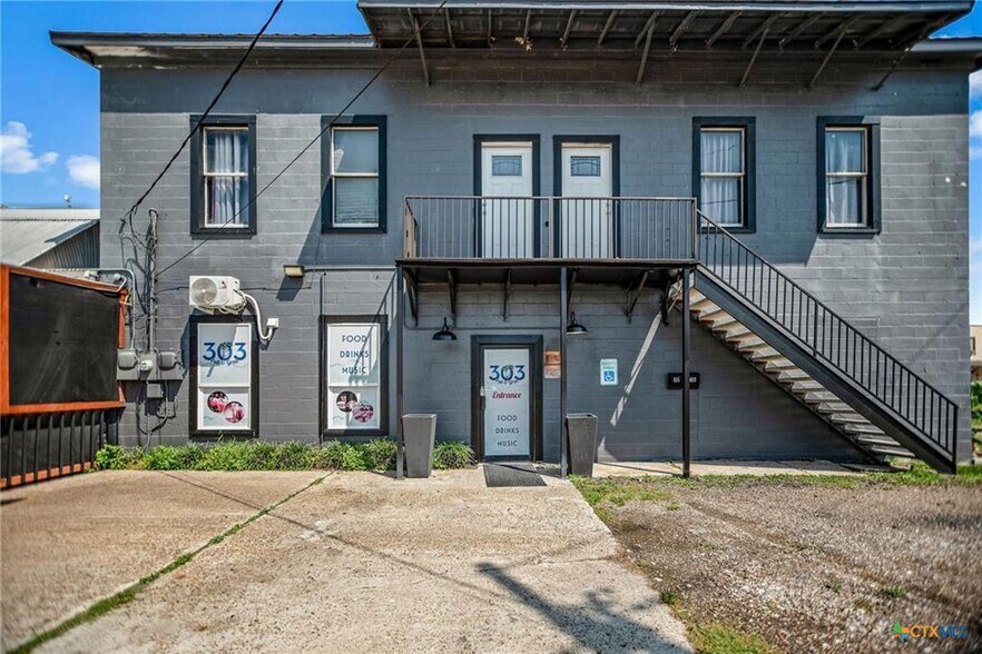 More Photos Of 619 Broadway St, Port Lavaca Restaurant For Sale