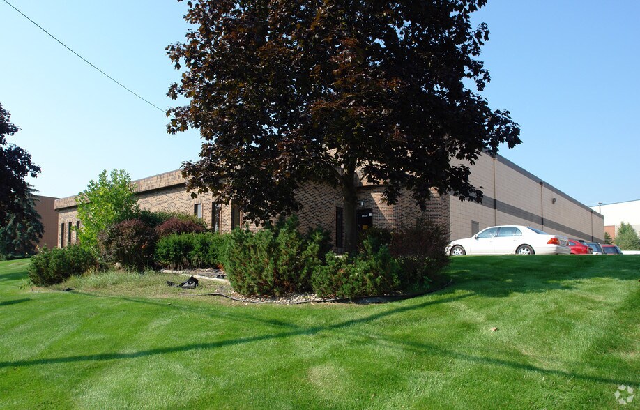 More Photos Of 25715-25737 Meadowbrook Rd, Novi Warehouse For Sale