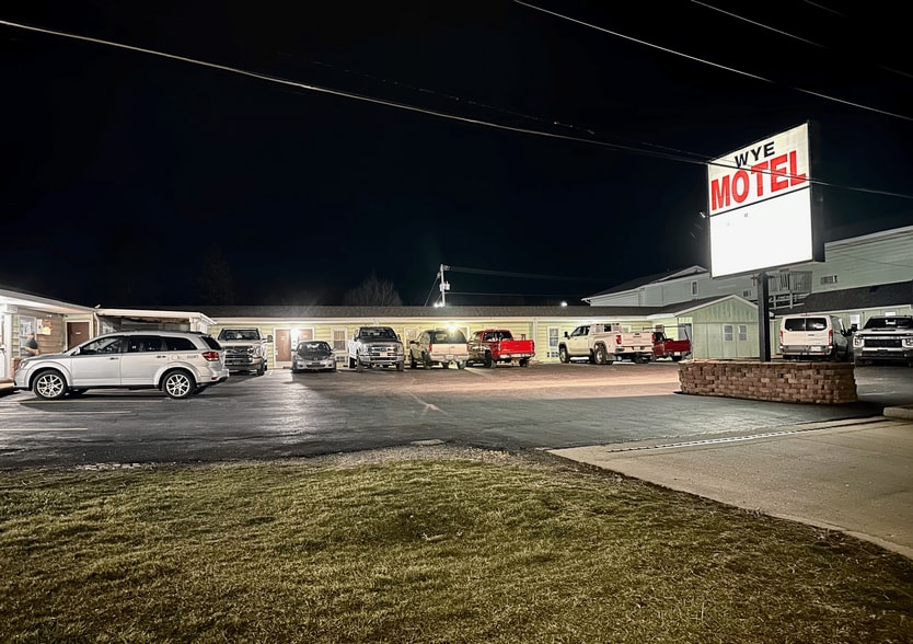 Primary Photo Of 721 State Route 54 E, Clinton Hotel For Sale