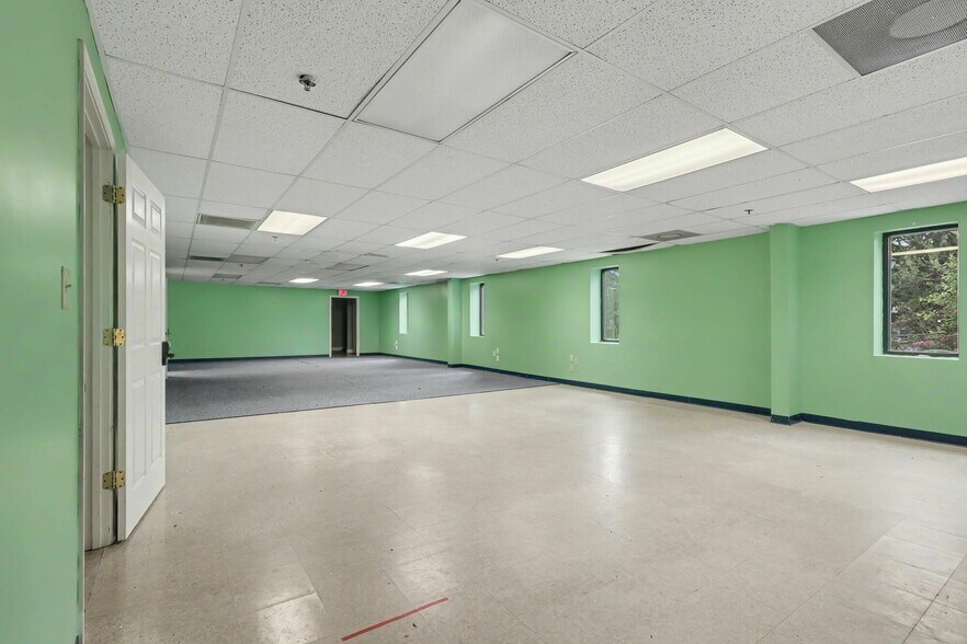 More Photos Of 1445 Cleveland Ave, East Point Showroom For Sale