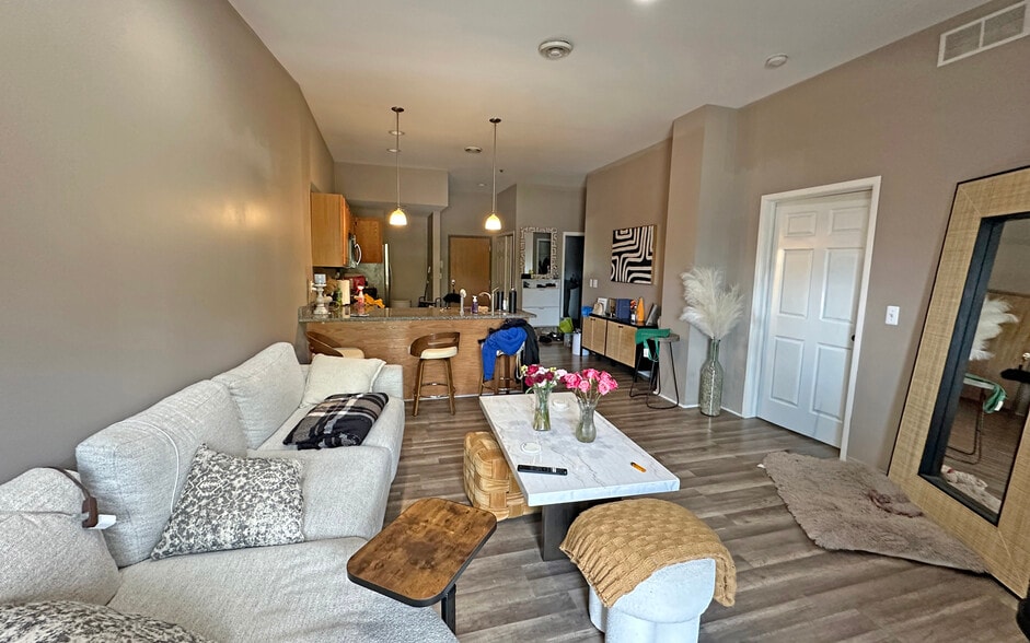 More Photos Of 32821 Grand River Ave, Farmington Hills Restaurant For Sale