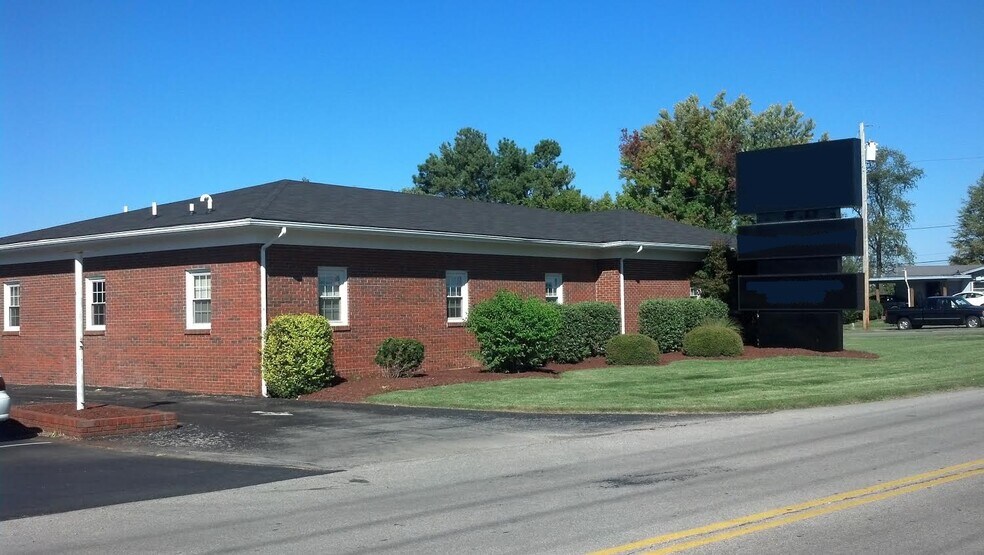 Primary Photo Of 1901 Scottsville Rd, Bowling Green Medical For Lease