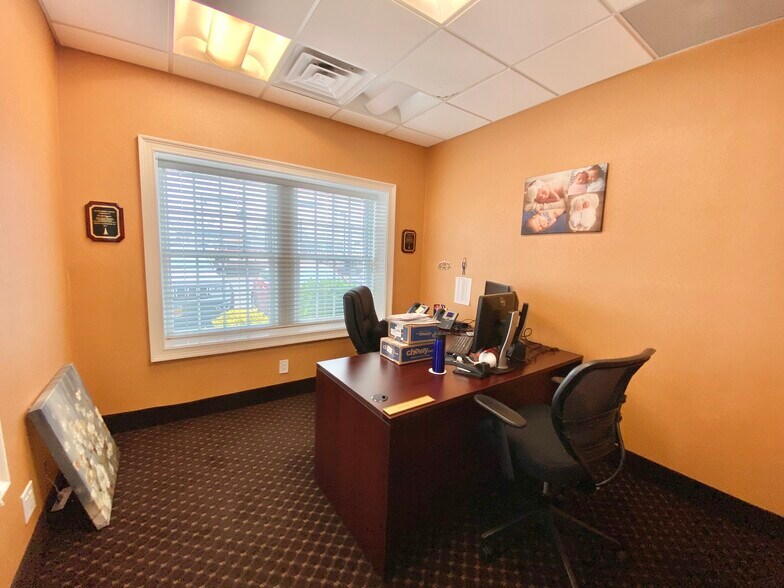 More Photos Of 25 Nassau Ln, Island Park Office For Sale