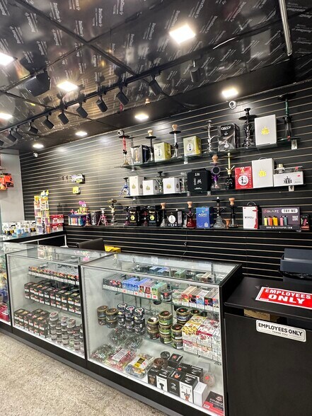 More Photos Of 16798 N Miami Ave, North Miami Beach Convenience Store For Sale
