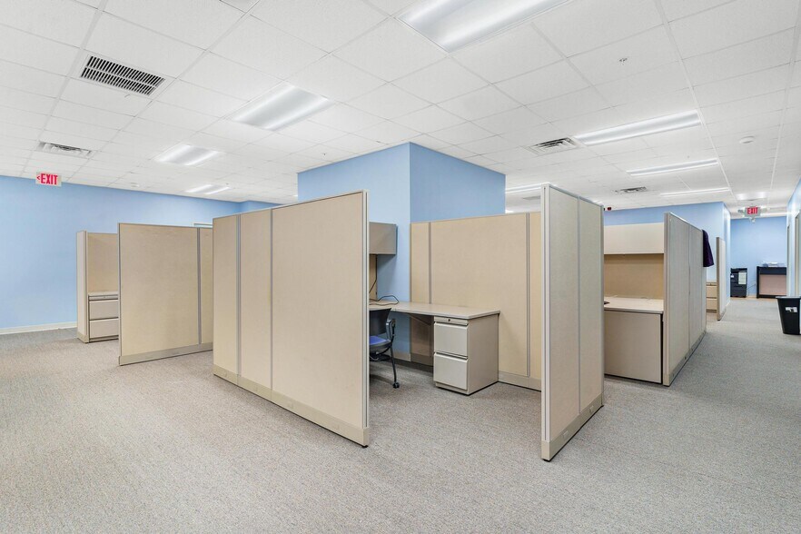 More Photos Of 1904 Thomas Ave, Leesburg Office For Sale