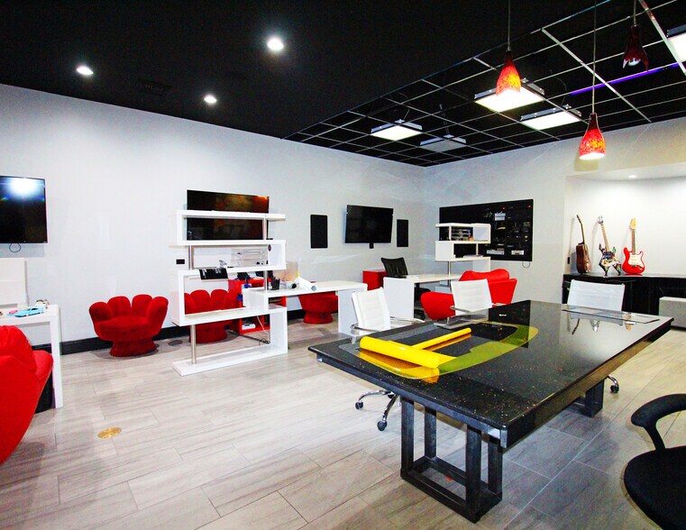 More Photos Of 5860-5880 S Valley View Blvd, Las Vegas Warehouse For Lease