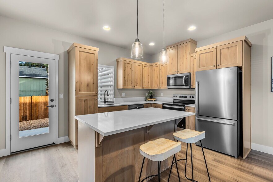 More Photos Of 20255 Hardy Rd, Bend Apartments For Sale