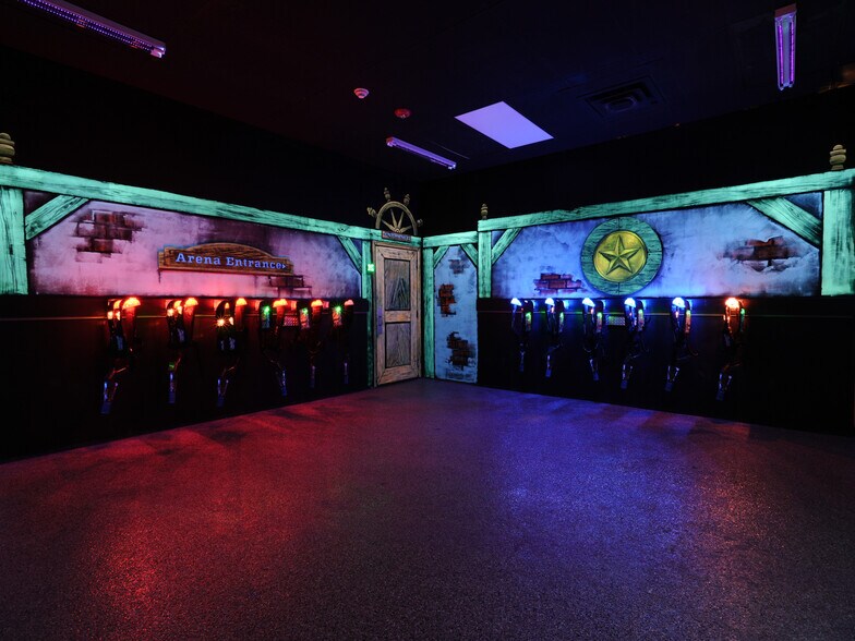 More Photos Of 1201 N Bedell Ave, Del Rio Bowling Alley For Sale