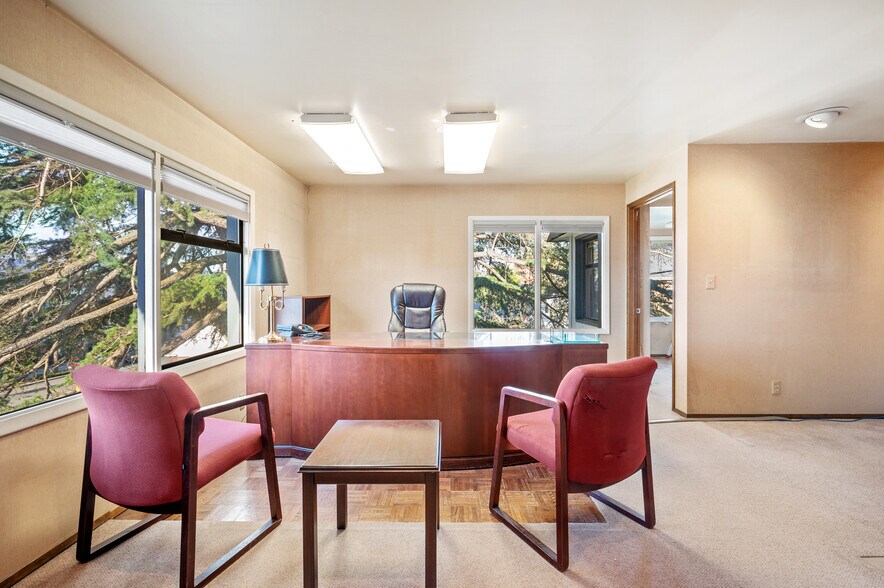 More Photos Of 207 Edgar St, Seattle Office For Sale