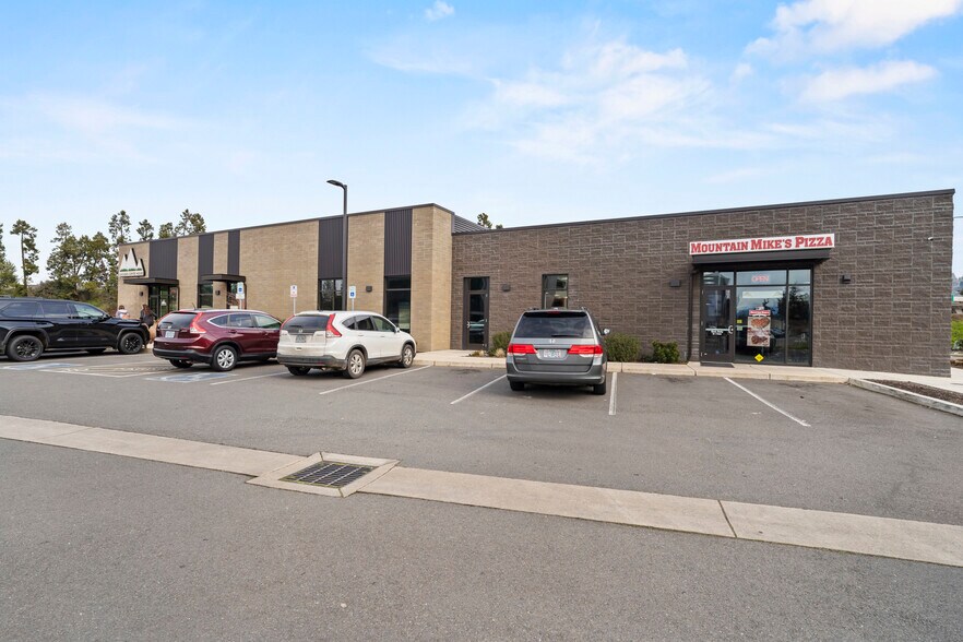 More Photos Of 722 W Harvard Ave, Roseburg General Retail For Sale