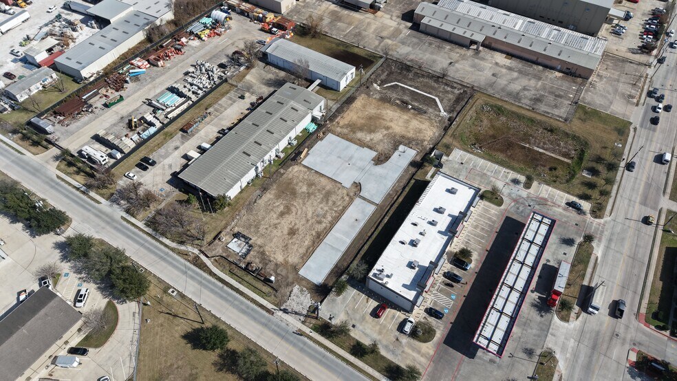 More Photos Of 2077 Magnolia Dr, Pasadena Industrial For Sale