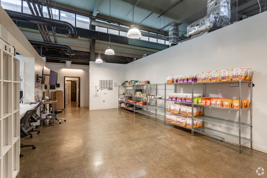 More Photos Of 3517 N Spaulding Ave, Chicago Restaurant For Lease