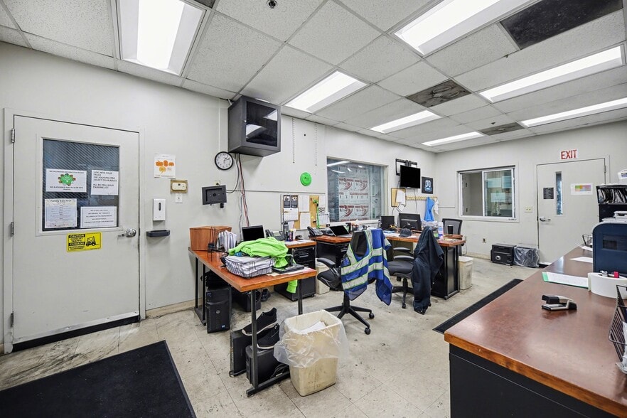 More Photos Of 10810 Withers Cove Park Dr, Charlotte Warehouse For Lease