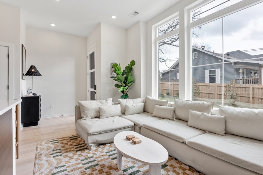 More Photos Of 1233 Lischey Ave, Nashville Apartments For Sale