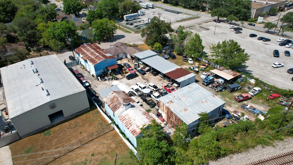 More Photos Of 1303 Lansing St, Houston Service For Sale