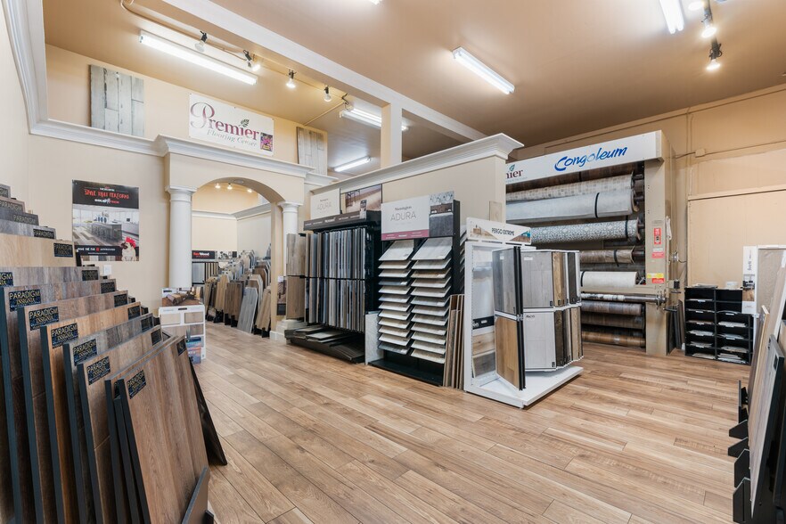 More Photos Of 807 S Auburn St, Grass Valley Showroom For Sale