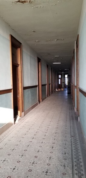 More Photos Of 302 S Broadway Ave, Albert Lea Storefront Retail Office For Sale