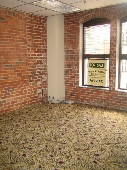More Photos Of 108 Grace St, Wilmington Storefront Retail Office For Lease