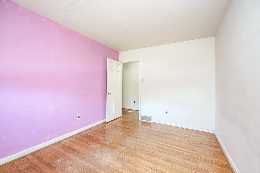 More Photos Of 73 Berlin Cross Keys Rd, Williamstown Specialty For Sale