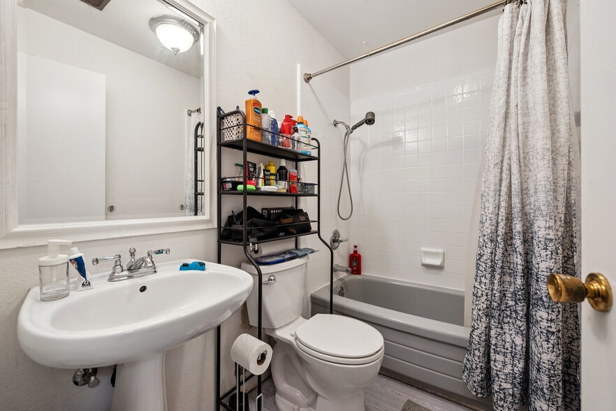 More Photos Of 125 Lorton Ave, Burlingame Apartments For Sale