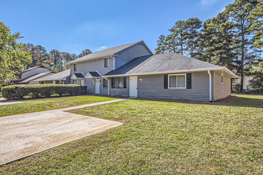 Primary Photo Of 2638 Fieldstone View Ln SE, Conyers Apartments For Sale