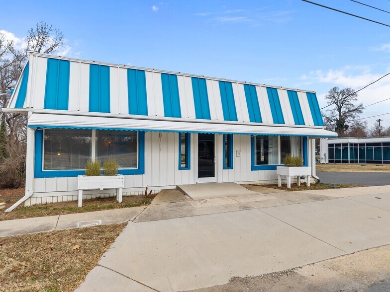 Primary Photo Of 1108 S Salisbury, Spencer Freestanding For Sale