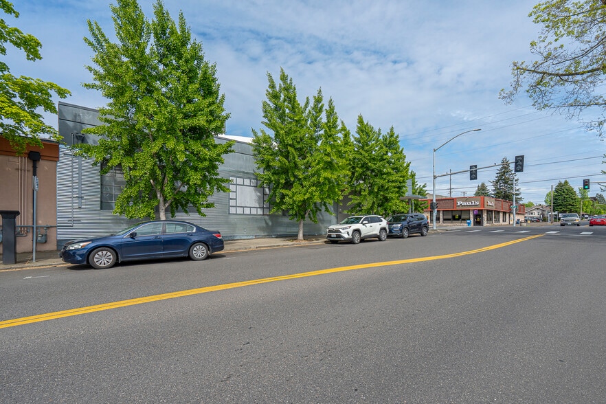 More Photos Of 1714 Broadway St, Vancouver Auto Repair For Lease