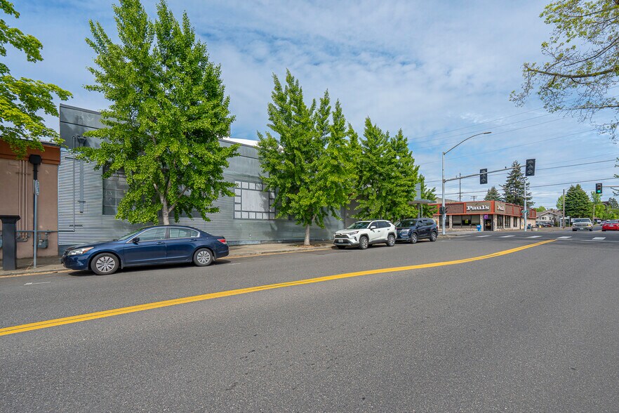 More Photos Of 1714 Broadway St, Vancouver Auto Repair For Sale