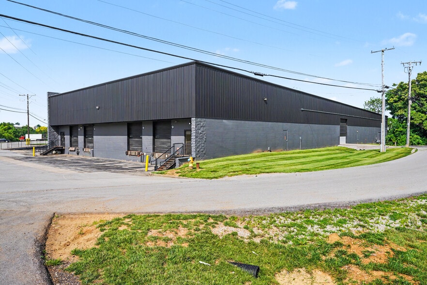 More Photos Of 2001 Production Dr, Louisville Warehouse For Lease