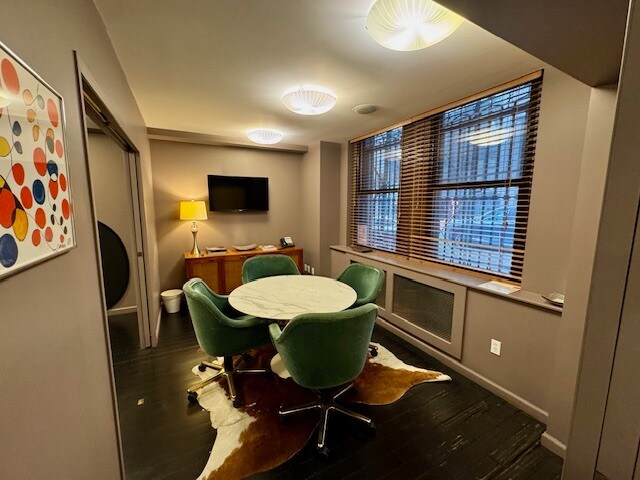 More Photos Of 111 E 56th St, New York Hotel For Lease