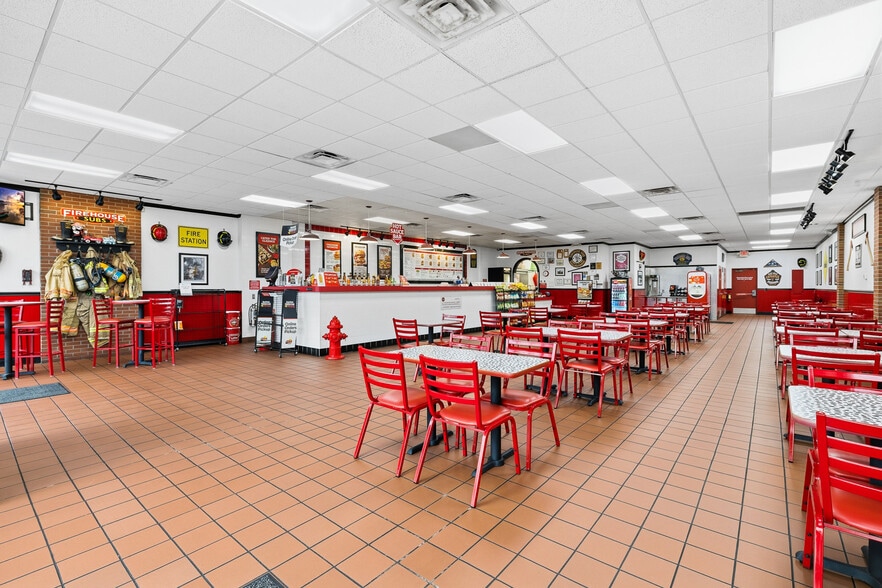 More Photos Of 18500 Veterans Blvd, Port Charlotte General Retail For Sale