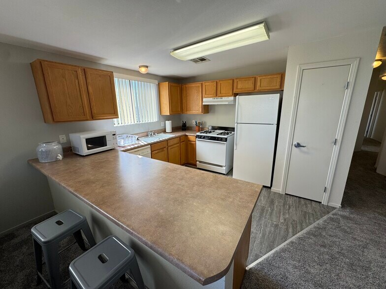 More Photos Of 1642 Carse Dr, Boulder City Warehouse For Sale