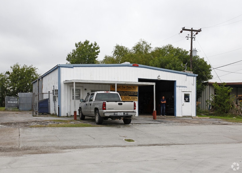 More Photos Of 8006 Dunlap St, Houston Auto Repair For Sale