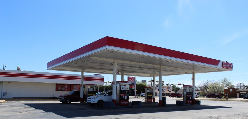 More Photos Of 357 W State Highway 152, Mustang Convenience Store For Sale
