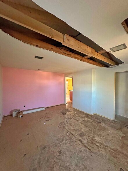 More Photos Of 239 Grand Ave, Waterloo Specialty For Sale