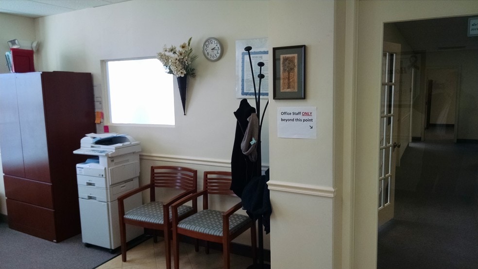 More Photos Of 601 7th St, Laurel Office For Sale