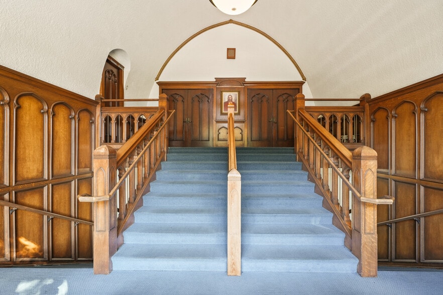 More Photos Of 2931 SE Harrison St, Portland Religious Facility For Sale