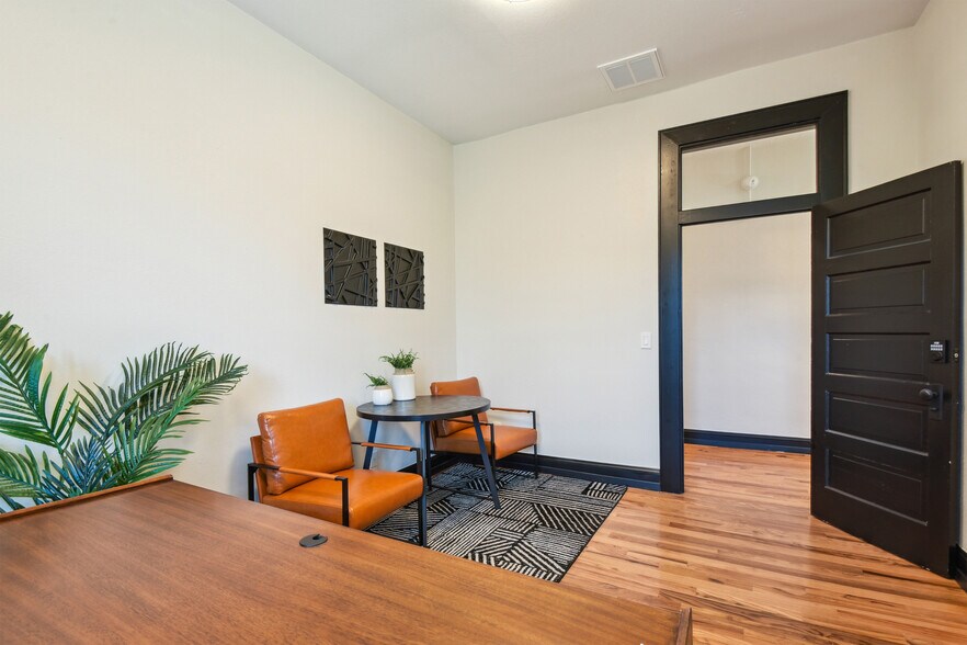 More Photos Of 5 N Park St, Sapulpa Storefront For Lease