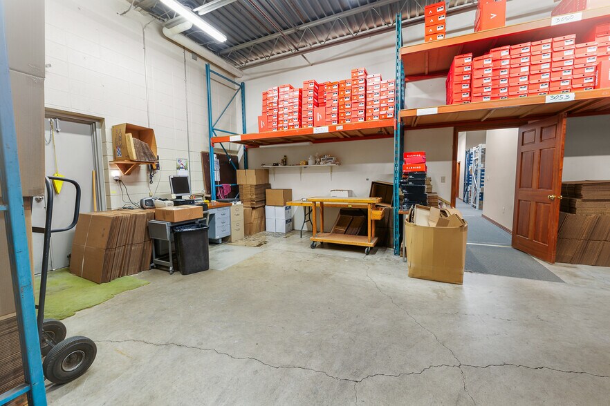 More Photos Of 1828 Park Ave, New Holstein Light Distribution For Sale