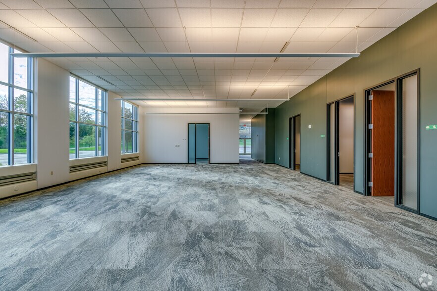 More Photos Of W233N2095 Ridgeview Pky, Waukesha Warehouse For Lease