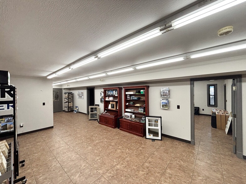 More Photos Of 2012 N Michael Ln, Nixa Warehouse For Sale