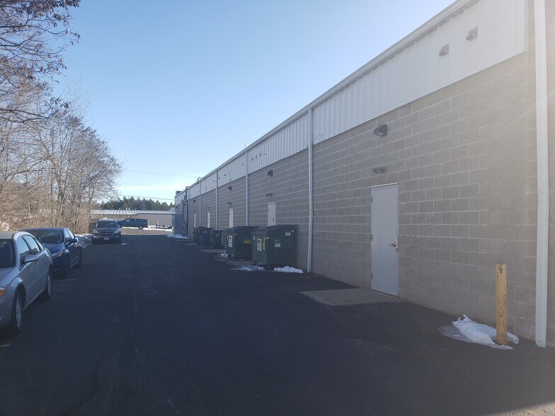 More Photos Of 1020 W Fulton St, Waupaca Freestanding For Lease