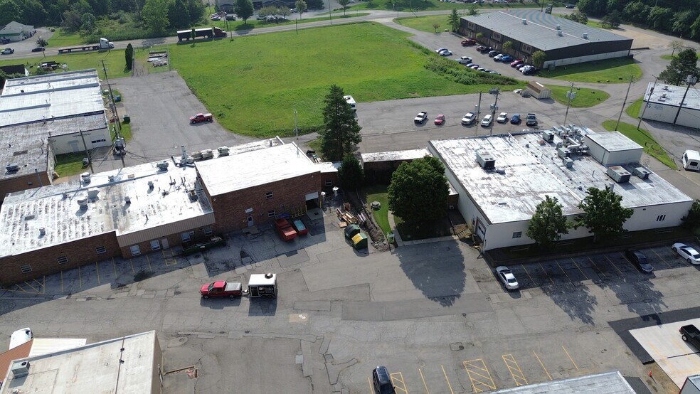 More Photos Of 12381 Kinsman Rd, Newbury Industrial For Lease