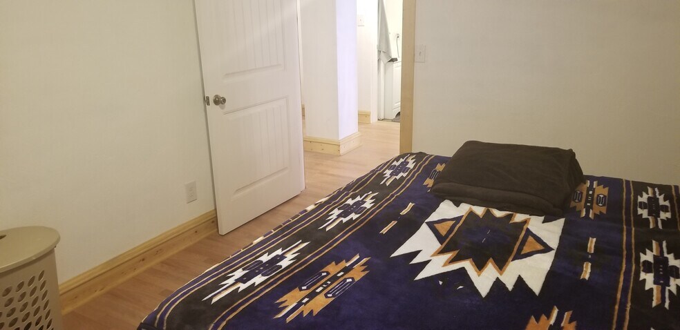 More Photos Of 213 Chase Creek St, Clifton Specialty For Sale