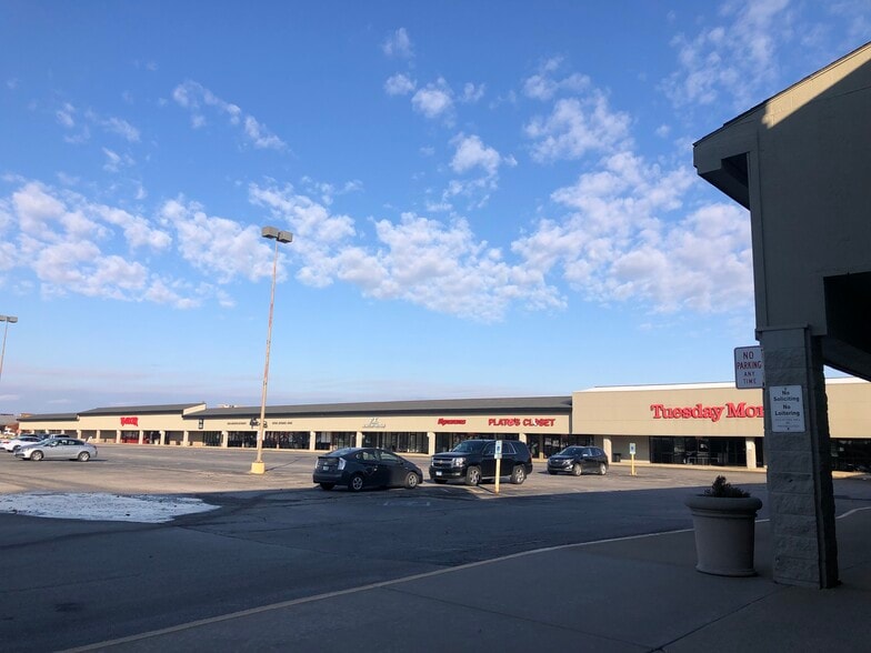 More Photos Of 11-65 E Marketview Dr, Champaign Unknown For Lease