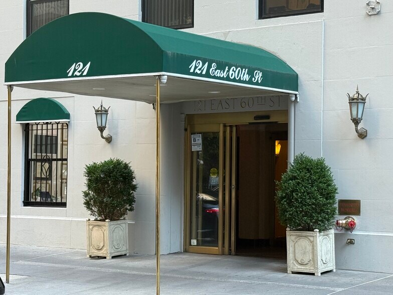 More Photos Of 121 E 60th St, New York Medical For Sale