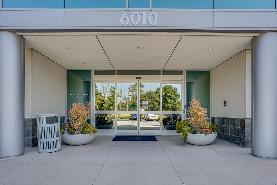 More Photos Of 6010 Hidden Valley Rd, Carlsbad Medical For Lease